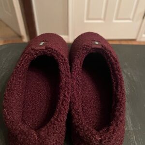 brand new pair of maroon colored bomba slippers size 8